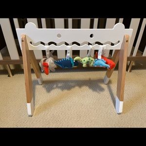 Dinosaur toy arch. 🦕 Wooden play gym w 5 hanging plush dinosaurs. 0+ ages.